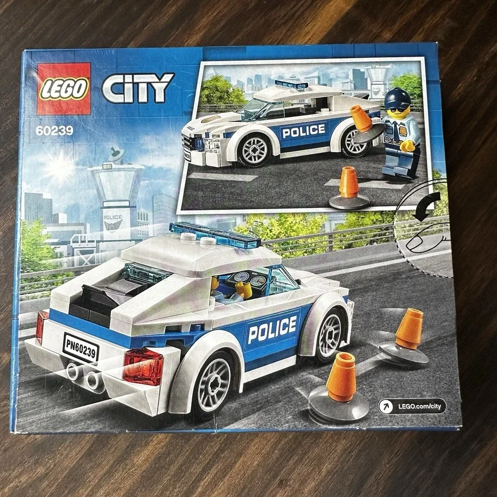 LEGO City Police Patrol Car Set (60239)  Cops NEW / SEALED - Picture 2 of 4